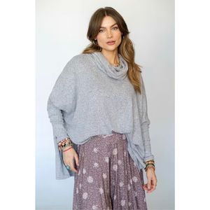 Three Birds Nest Gray Flowy Knit Sweater Size L NWT